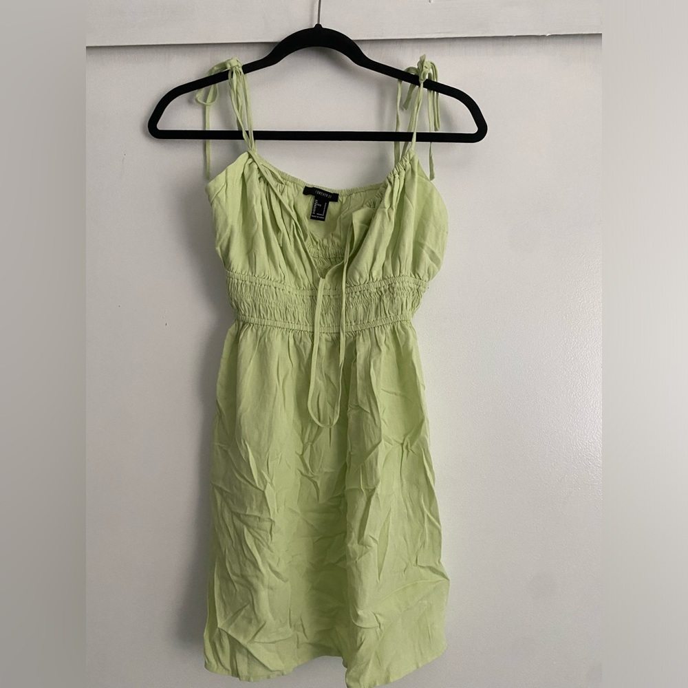 Adorable dress w/tie straps